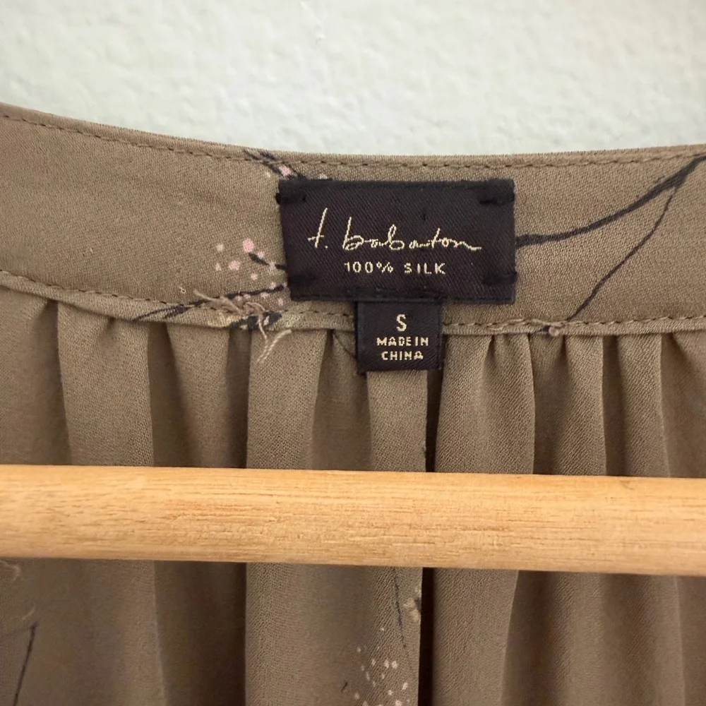 T. Babaton 100% Silk Floral Blouse - Size Small, Taupe Long Sleeve Button Front - Picture 3 of 6